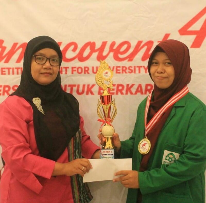 Gambar Mahasiswa FKIK UIN Alauddin Juara 1 Lomba Poster Pharmacovent 4